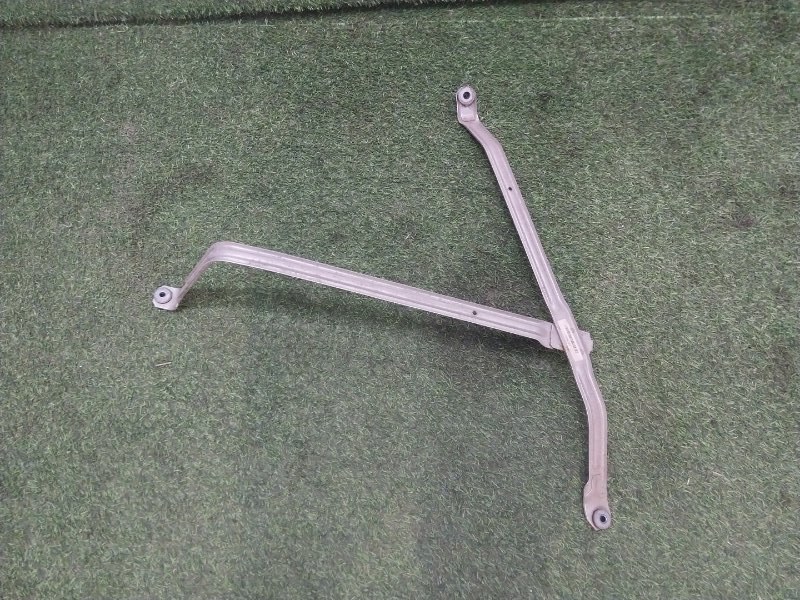 Кронштейн крепления топливного бака