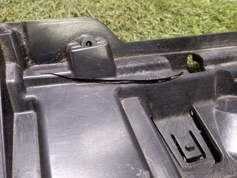 Кронштейн заднего бампера