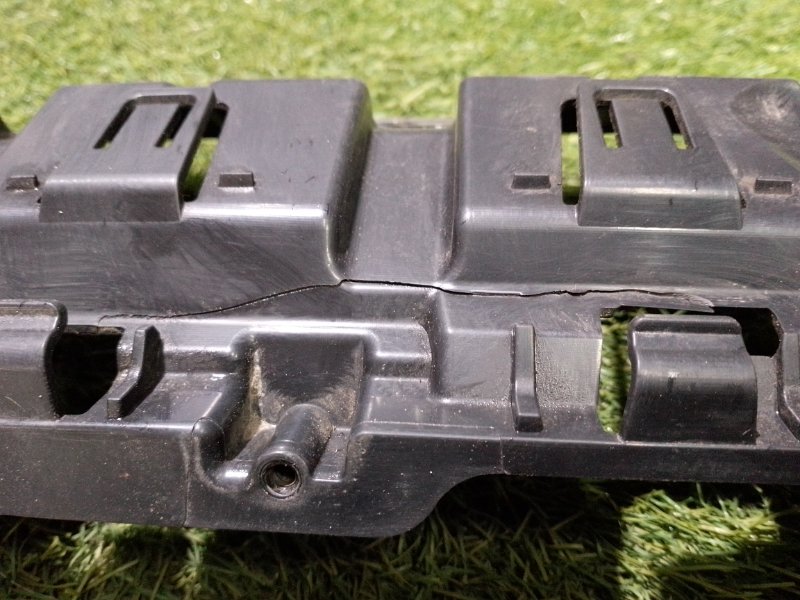 Кронштейн заднего бампера