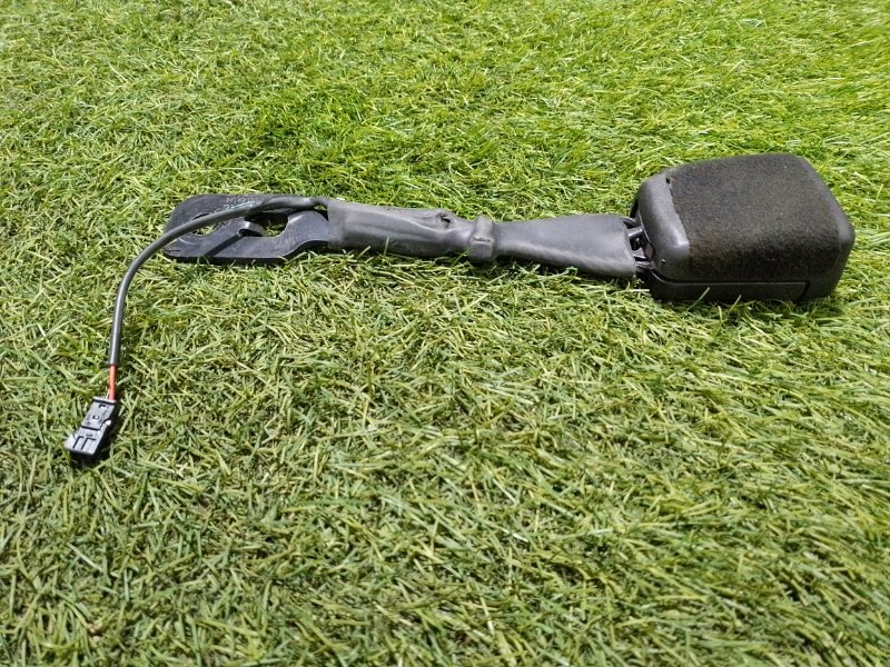 Ответная часть ремня безопасности