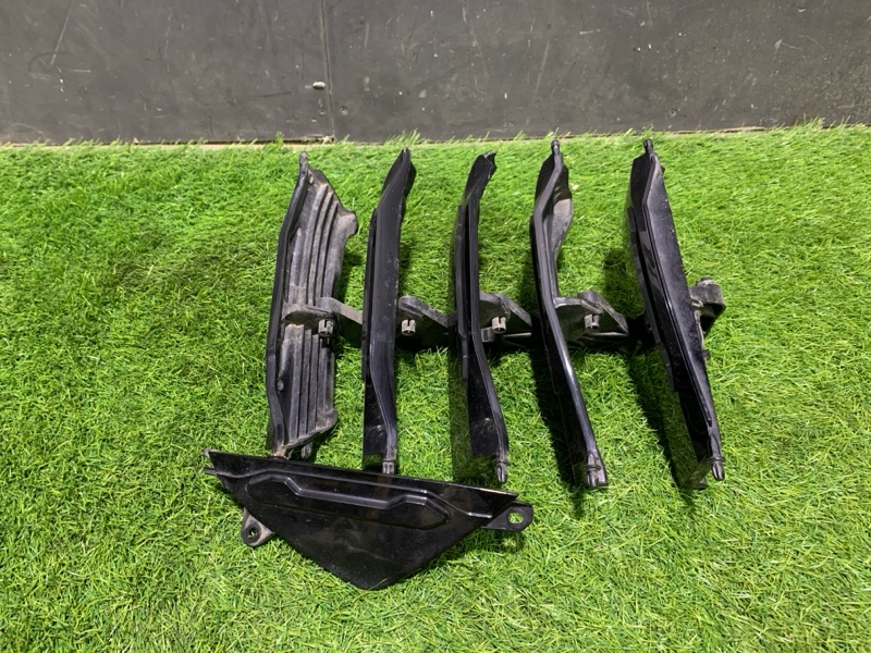 Жалюзи (воздуховод) бампера переднего