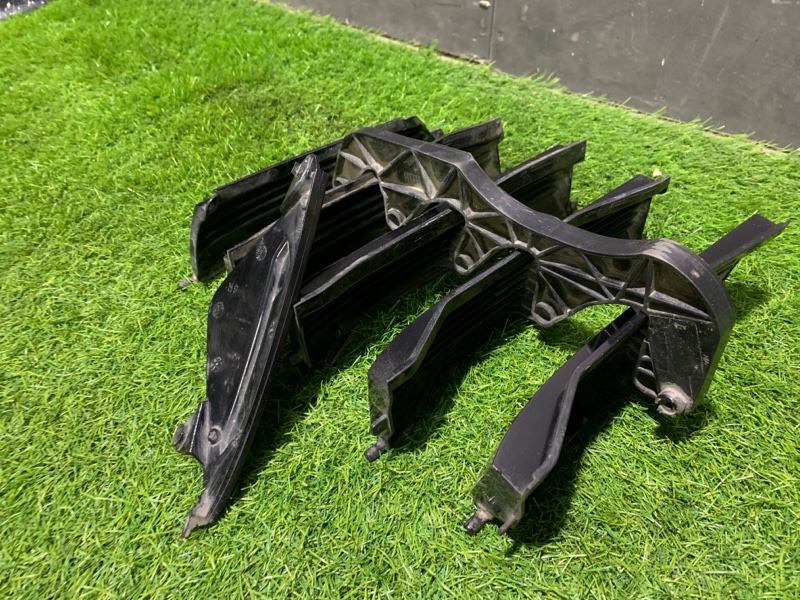 Жалюзи (воздуховод) бампера переднего