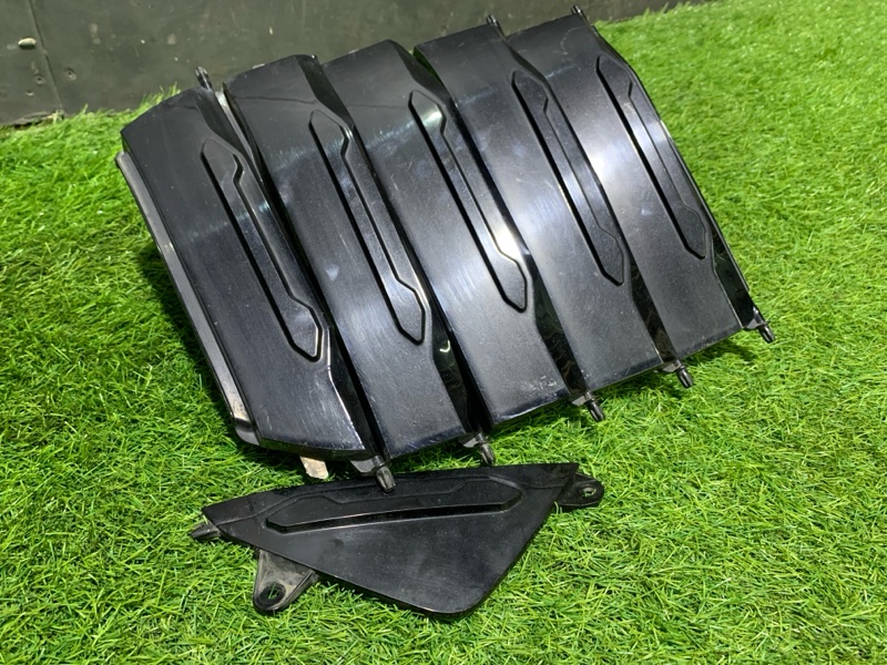 Жалюзи (воздуховод) бампера переднего