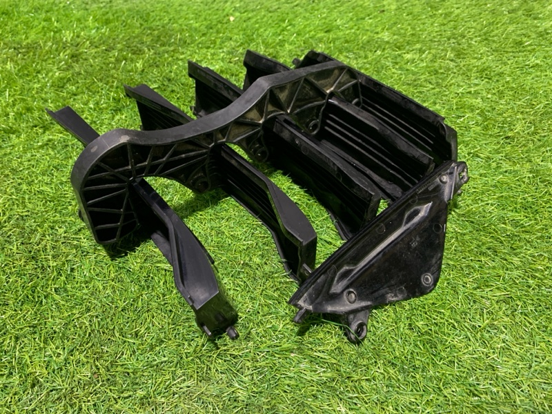 Жалюзи (воздуховод) бампера переднего