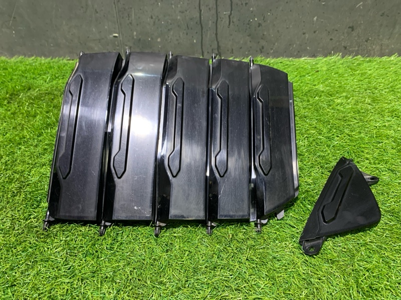 Жалюзи (воздуховод) бампера переднего