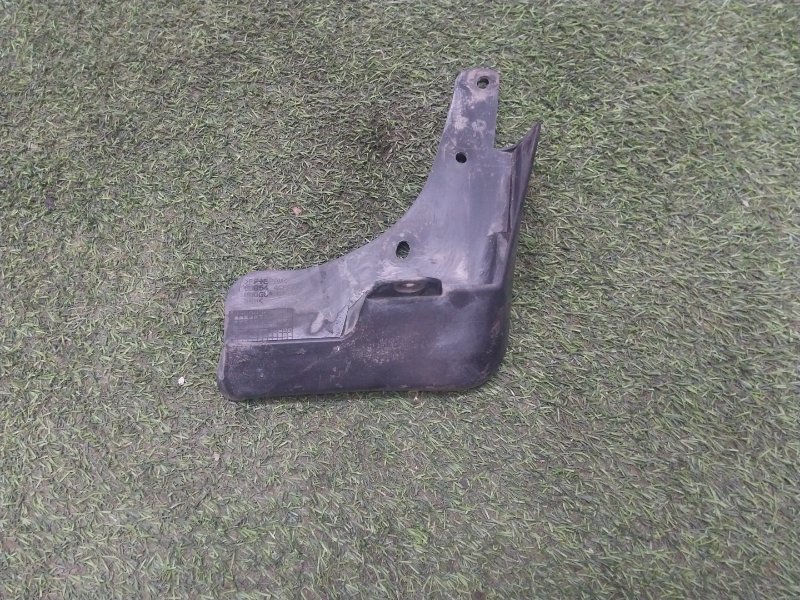 Брызговик передний правый