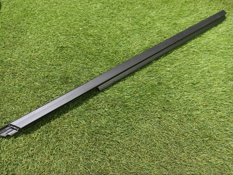 Уплотнитель стекла двери