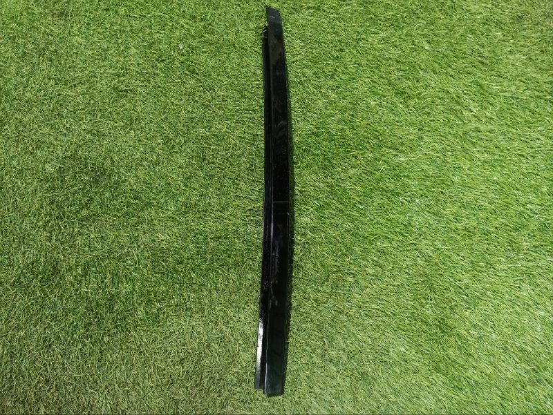 Накладка стекла заднего левого