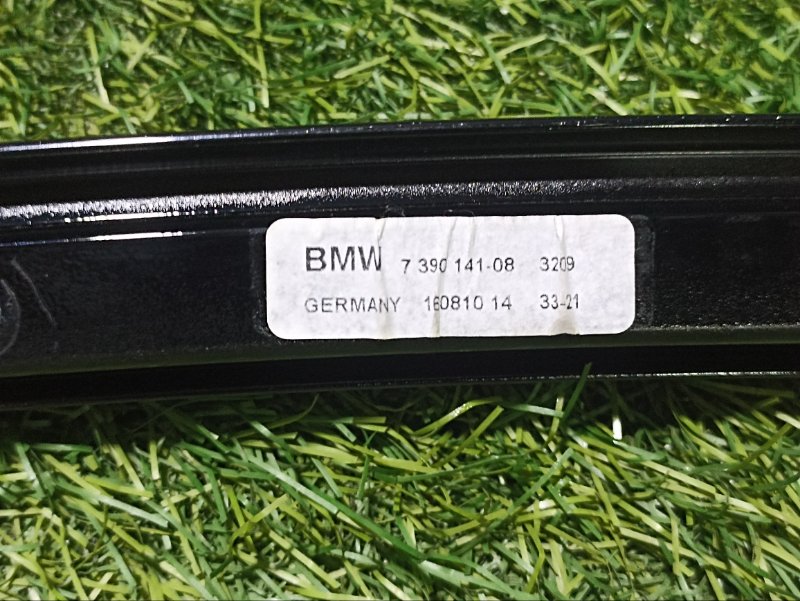 Накладка стекла заднего левого