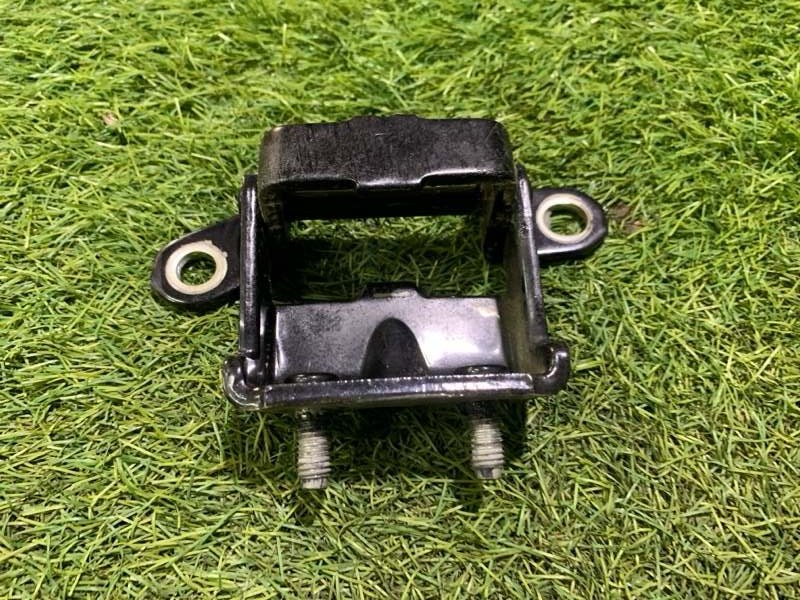 Петля двери