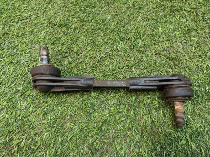 Стойка переднего стабилизатора