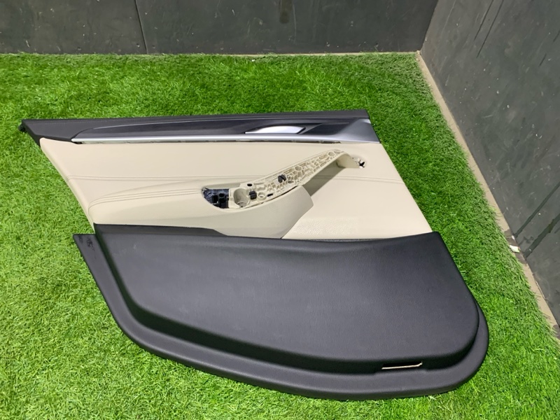 Обшивка двери задней левой