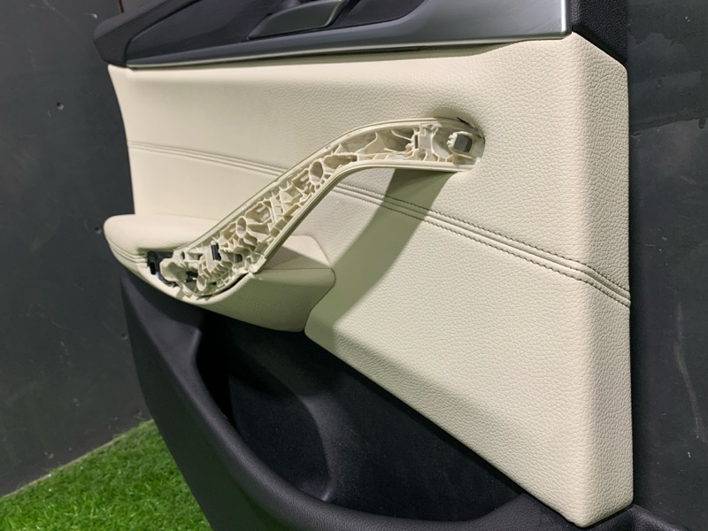 Обшивка двери задней левой