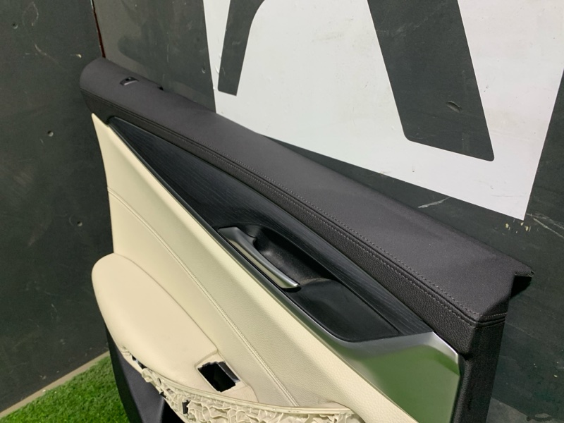 Обшивка двери задней левой