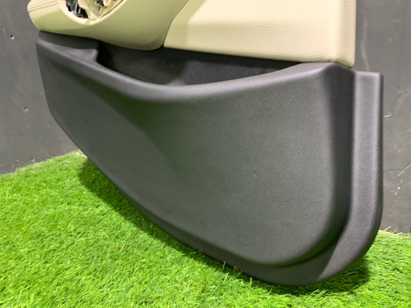 Обшивка двери задней левой