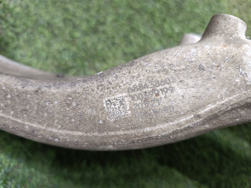 Кулак поворотный передний правый