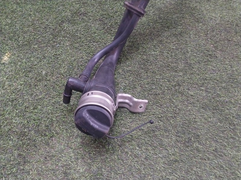 Горловина топливного бака