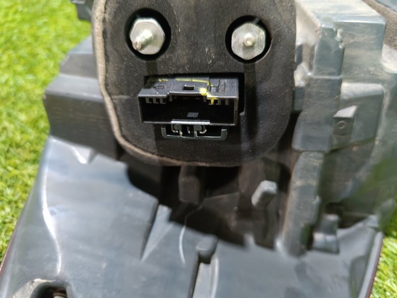 Фонарь задний наружный правый