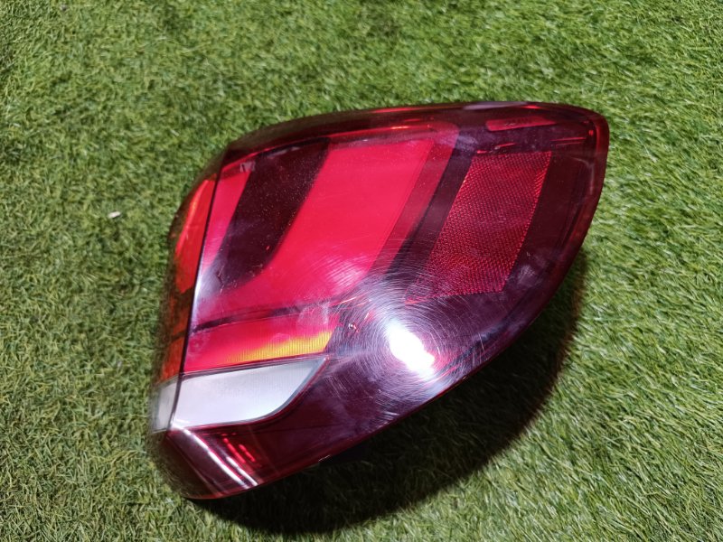 Фонарь задний наружный правый