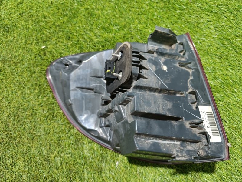 Фонарь задний наружный правый