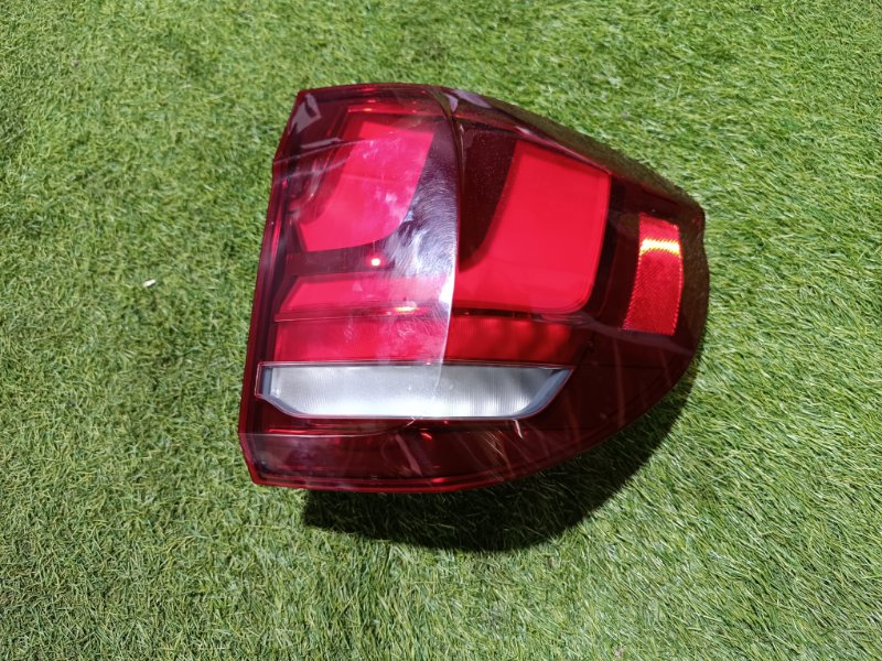 Фонарь задний наружный правый