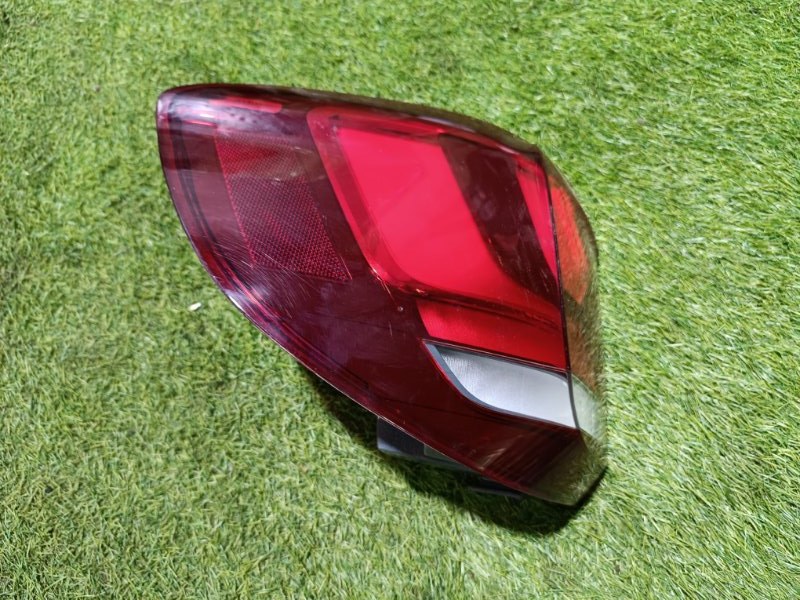 Фонарь задний наружный левый