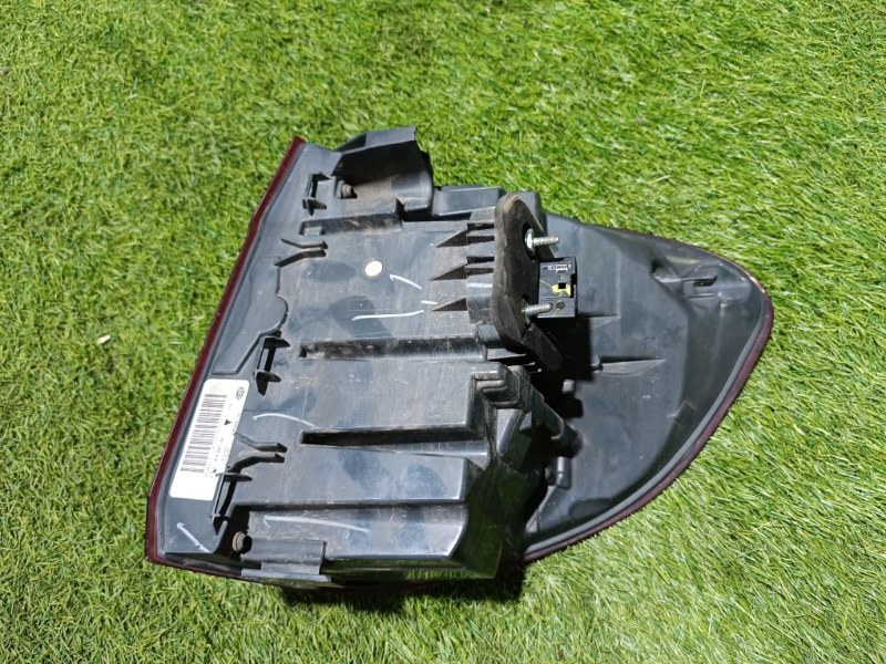 Фонарь задний наружный левый