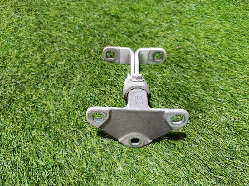 Петля двери багажника