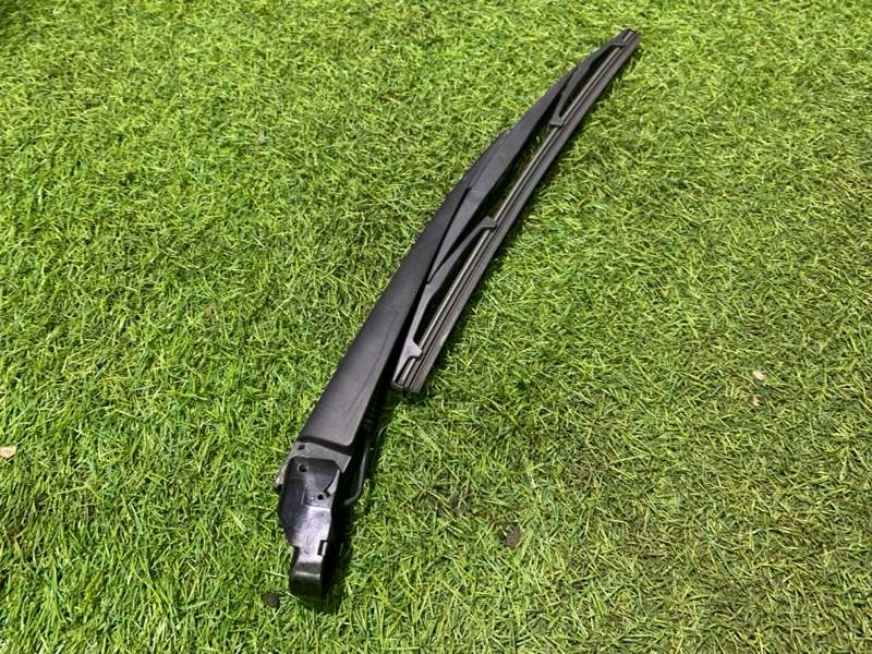 Поводок стеклоочистителя переднего