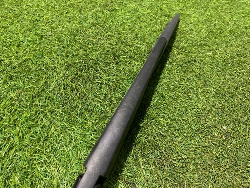 Поводок стеклоочистителя переднего