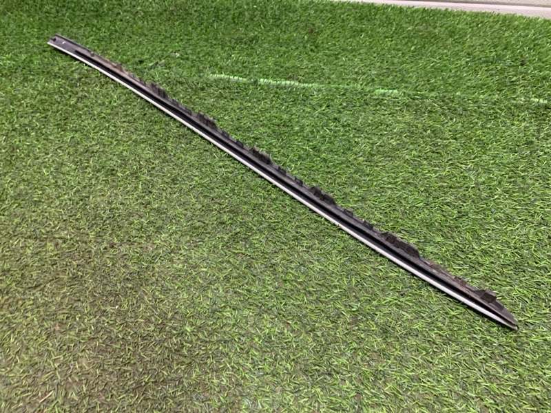 Молдинг лобового стекла