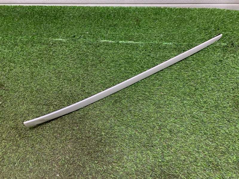 Молдинг лобового стекла