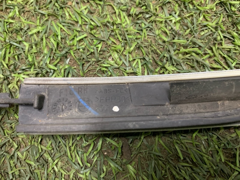 Молдинг лобового стекла