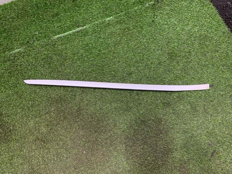 Молдинг лобового стекла