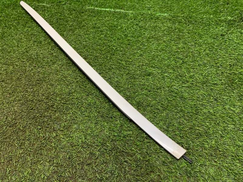 Молдинг лобового стекла