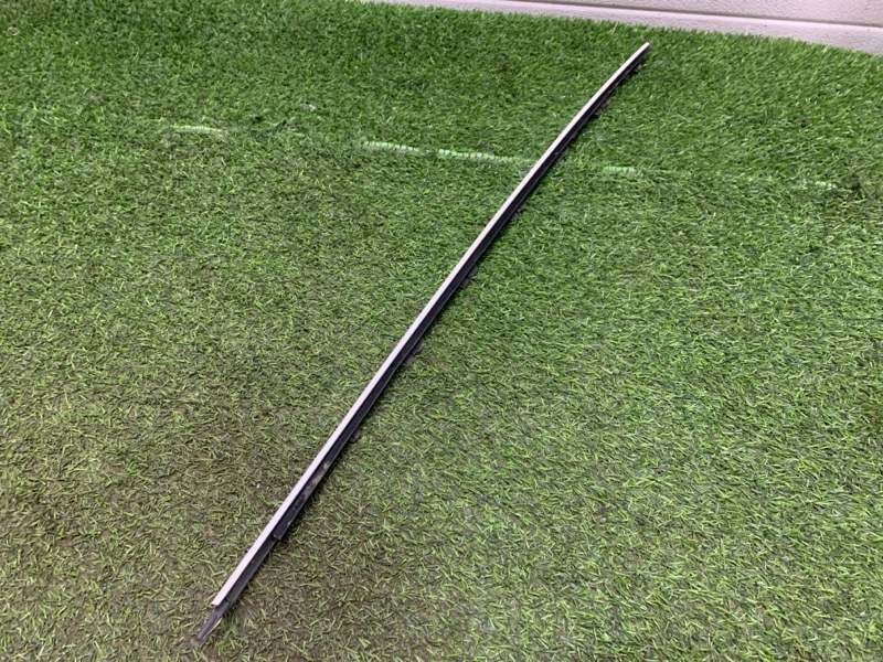 Молдинг лобового стекла