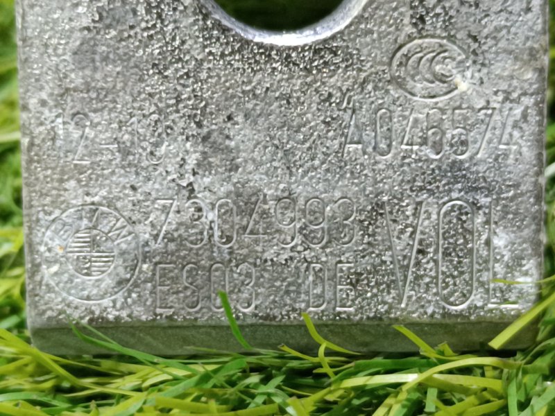 Петля двери