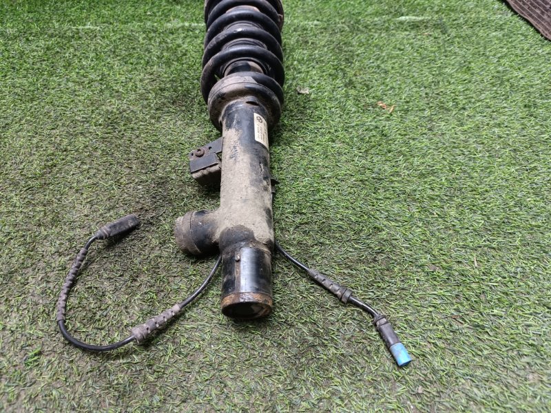 Амортизатор передний левый