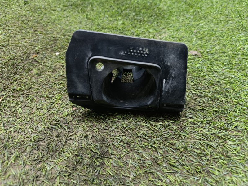 Кронштейн форсунки омывателя фары