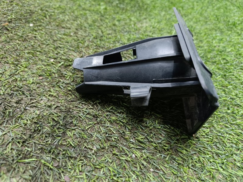 Кронштейн форсунки омывателя фары