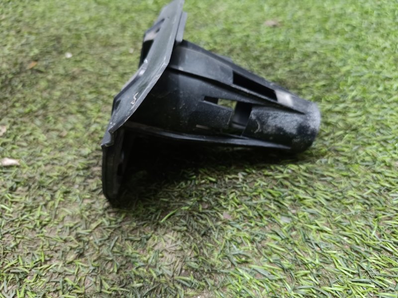 Кронштейн форсунки омывателя фары