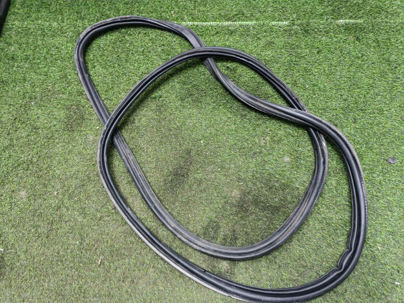 Уплотнитель багажника