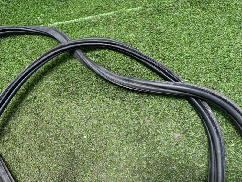 Уплотнитель багажника