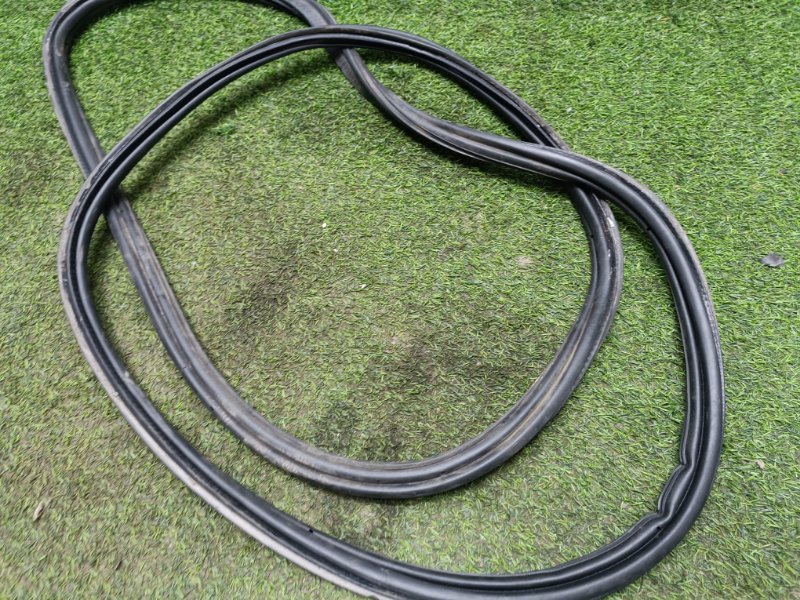 Уплотнитель багажника