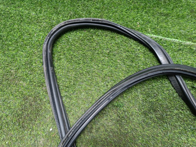 Уплотнитель багажника