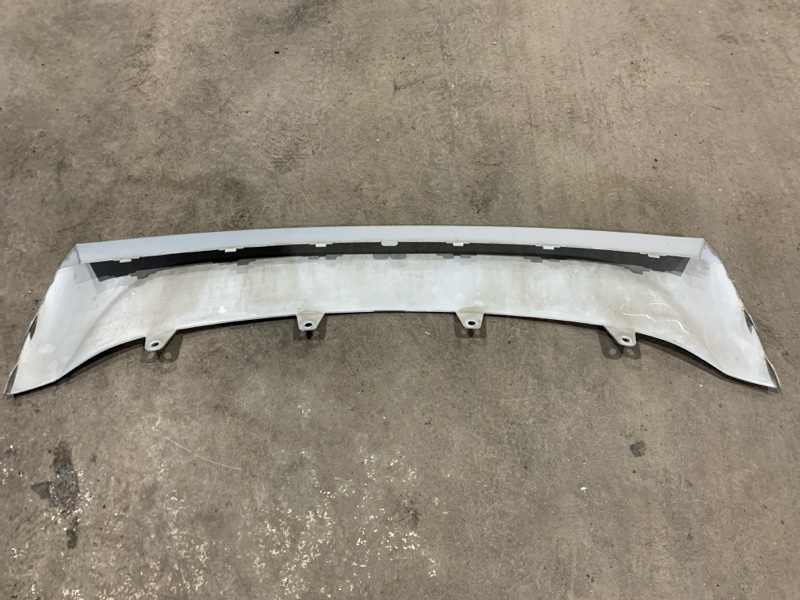 Накладка переднего бампера