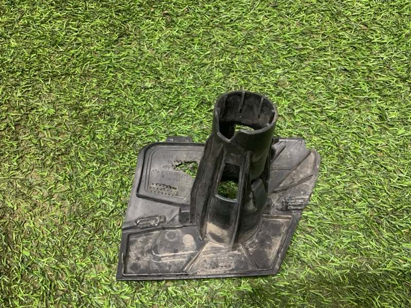 Кронштейн форсунки омывателя фары