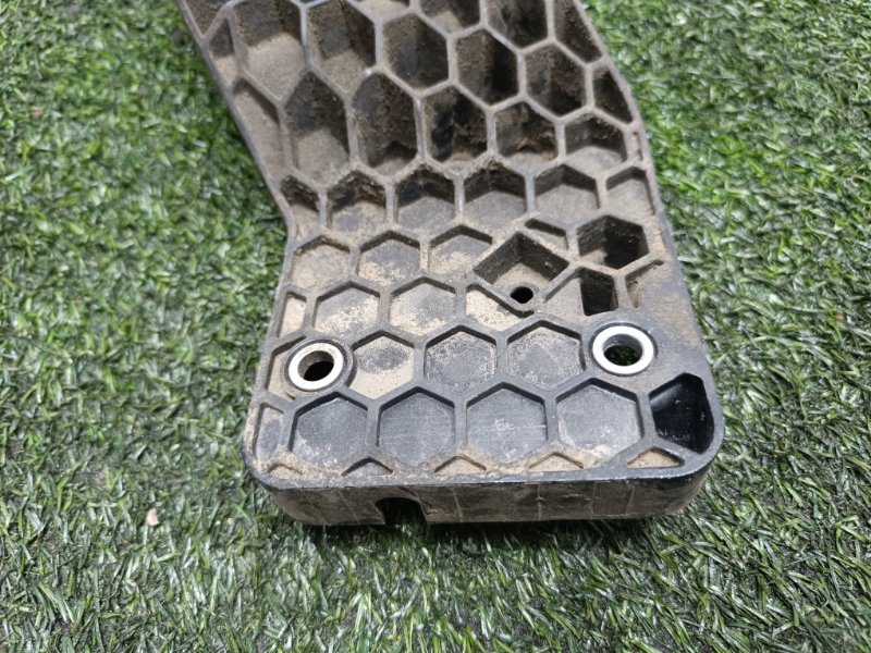 Кронштейн топливного фильтра