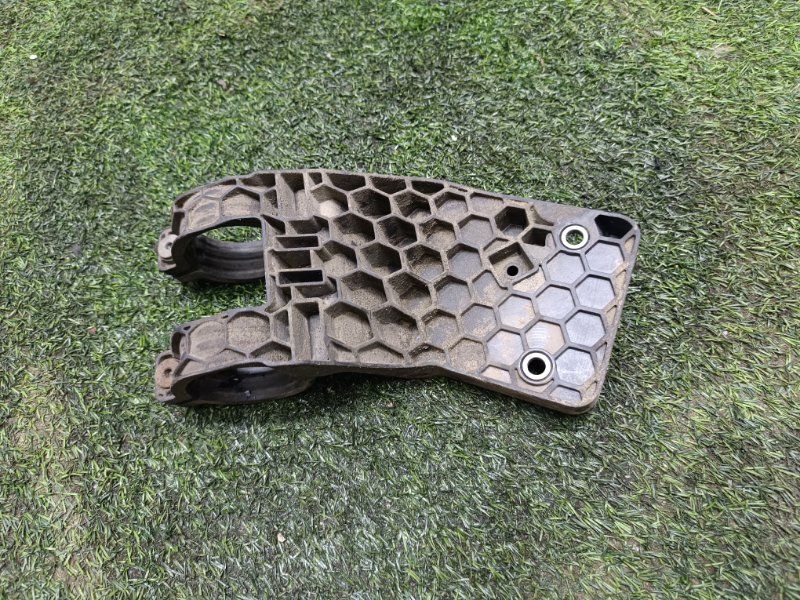 Кронштейн топливного фильтра