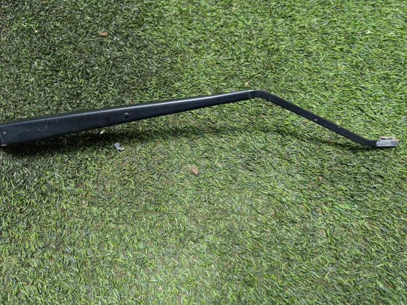 Поводок стеклоочистителя передний правый